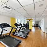 Silkhaus In Bay Central Near Metro